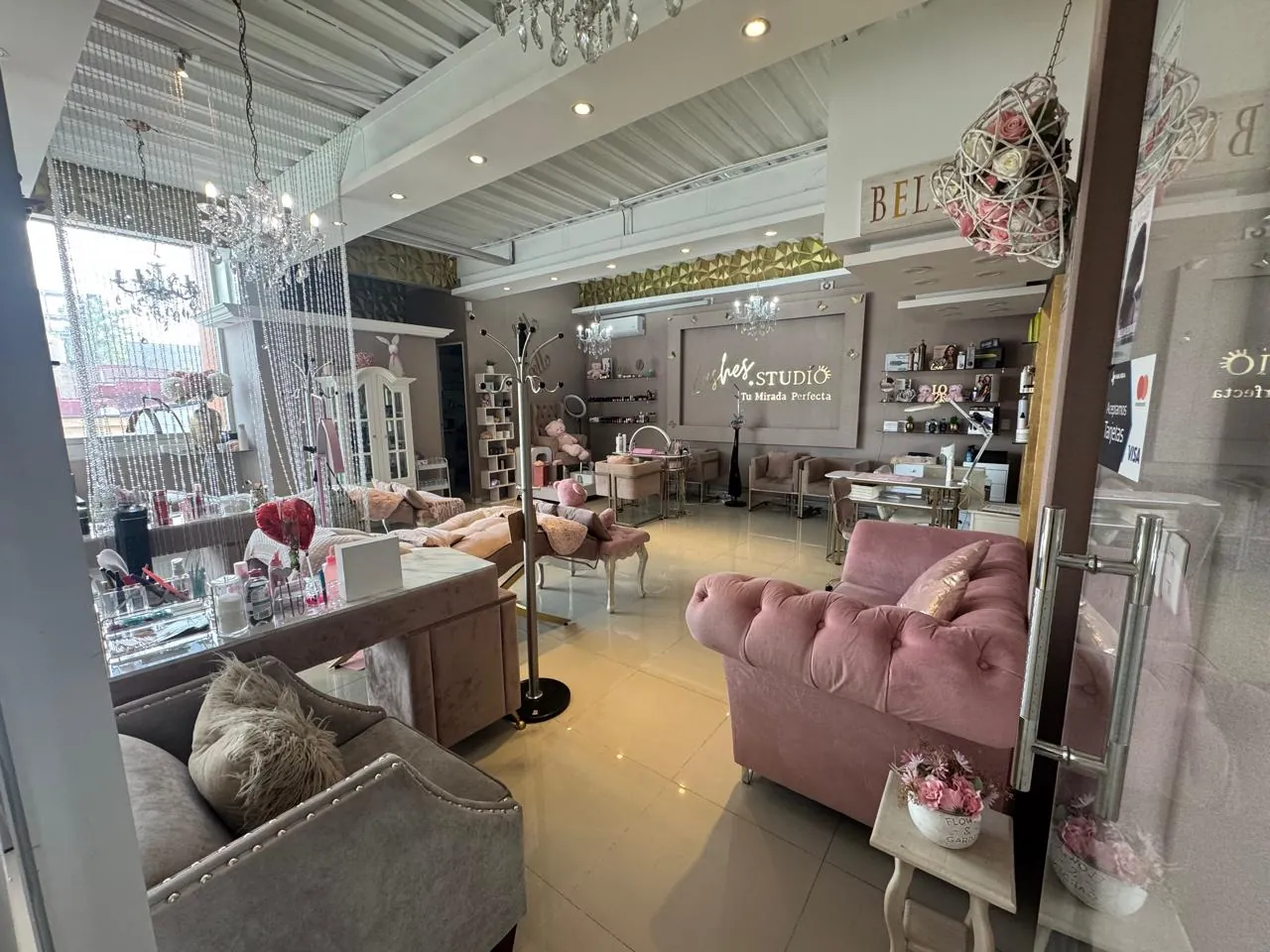 14_salon-interior